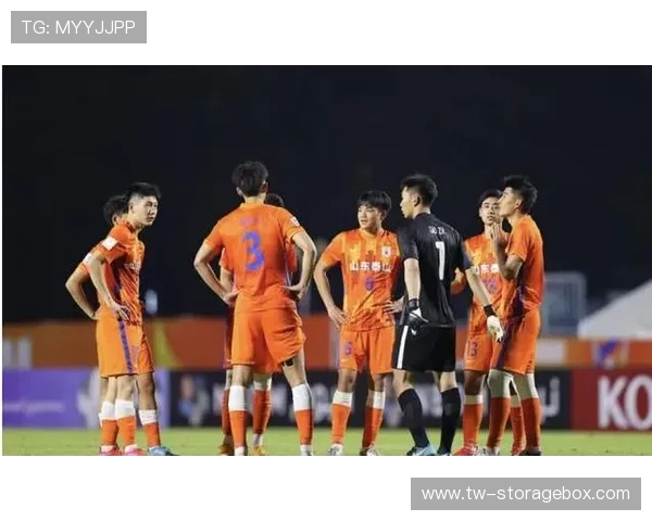 球迷创新用无人机拍摄比赛短片走红引发热议展示体育新魅力