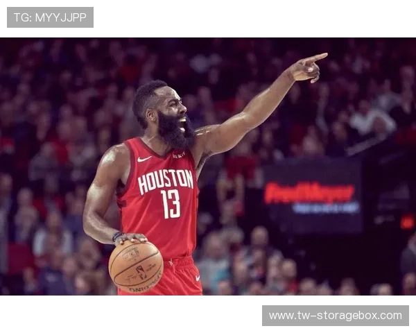 快船备战广州训练照曝光保罗小卡哈登科林斯齐聚场上展现默契